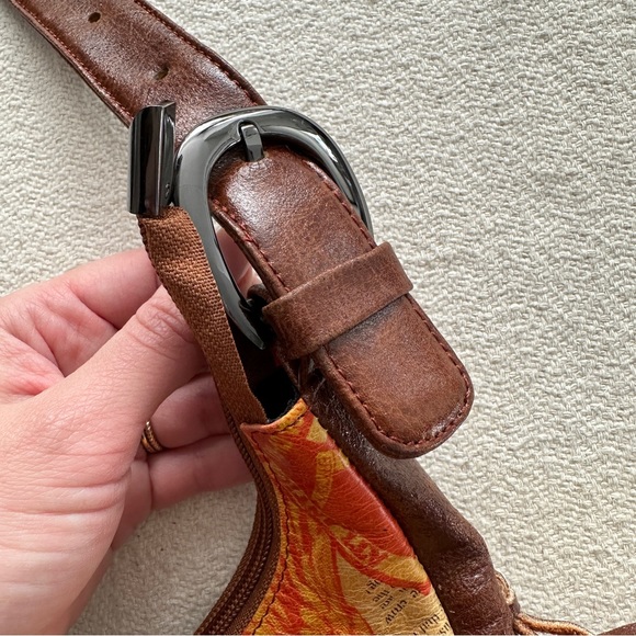 Bertotti - Leather Shoulder Bag - Picture 4 of 8